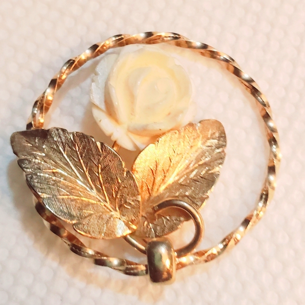 Vintage 14kt GF Carved Rose Circle Pin by R Inc